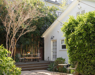 804 Westmount Drive - Photo Thumbnail 17