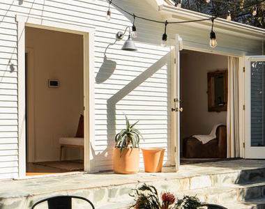 804 Westmount Drive - Photo Thumbnail 2