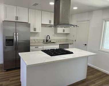 5375 Churchward St - Photo Thumbnail 1