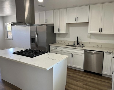 5375 Churchward St - Photo Thumbnail 2