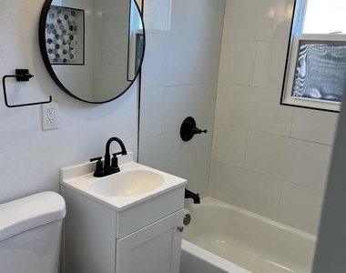 5375 Churchward St - Photo Thumbnail 8