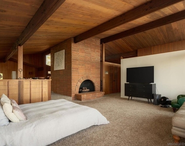 9450 Sunset Avenue - Photo Thumbnail 14