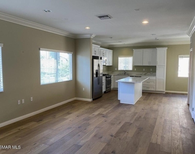 9301 Shirley Avenue - Photo Thumbnail 3