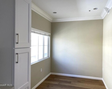 9301 Shirley Avenue - Photo Thumbnail 10
