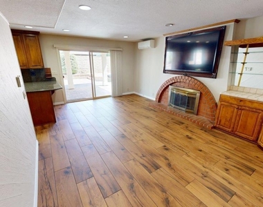 2431 Deerfield Court - Photo Thumbnail 9