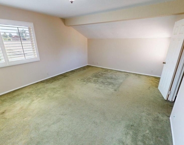 2431 Deerfield Court - Photo Thumbnail 13