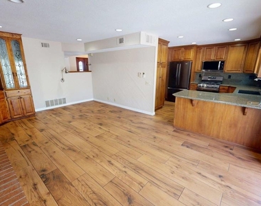 2431 Deerfield Court - Photo Thumbnail 8