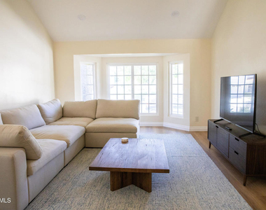 2794 Parkview Drive - Photo Thumbnail 3