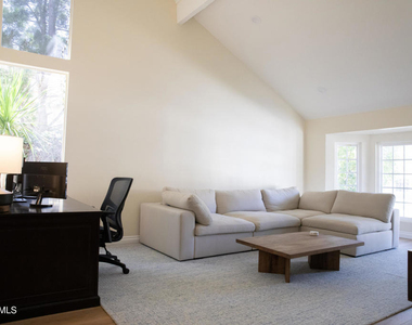 2794 Parkview Drive - Photo Thumbnail 4