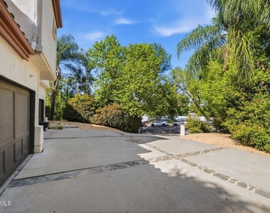 5536 Easterly Road - Photo Thumbnail 3