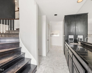 5536 Easterly Road - Photo Thumbnail 32