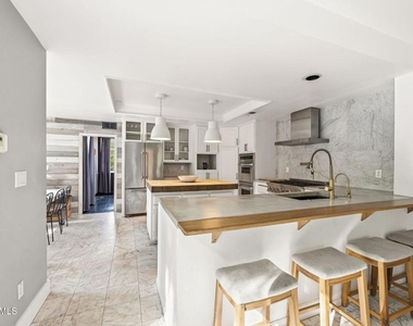 5536 Easterly Road - Photo Thumbnail 8