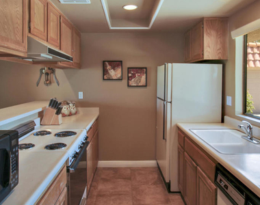 77062 Pauma Valley Way - Photo Thumbnail 2