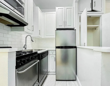 210 East 83rd Street, New York, NY 10028 - Photo Thumbnail 2