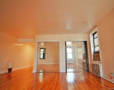 8830 182nd Street - Photo Thumbnail 3