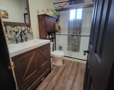 13 Lakeview Drive - Photo Thumbnail 3