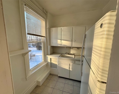 1860 E Main Street - Photo Thumbnail 4