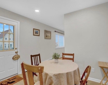 220 E Chester Street - Photo Thumbnail 4