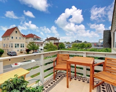 220 E Chester Street - Photo Thumbnail 2