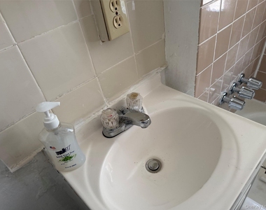 7 Sweezy Avenue - Photo Thumbnail 16