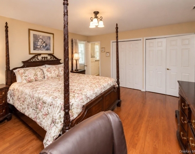 10 Roe Circle - Photo Thumbnail 12
