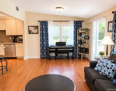 10 Roe Circle - Photo Thumbnail 11