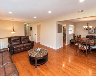 10 Roe Circle - Photo Thumbnail 3