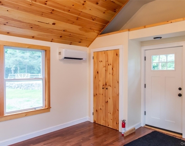449 N Quaker Lane - Photo Thumbnail 2