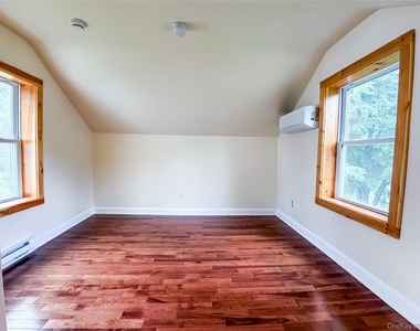 449 N Quaker Lane - Photo Thumbnail 9