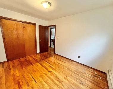 66 Oak Street - Photo Thumbnail 3