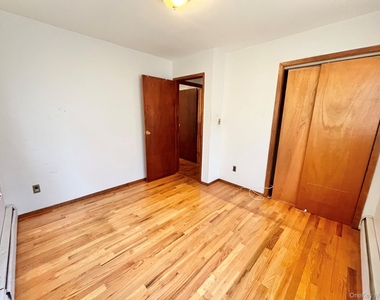 66 Oak Street - Photo Thumbnail 5