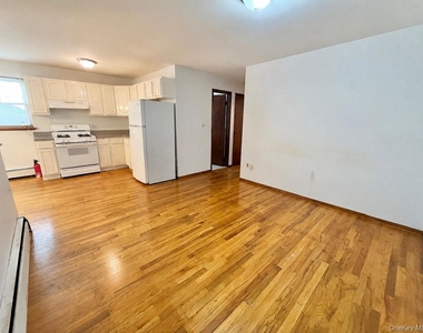 66 Oak Street - Photo Thumbnail 7