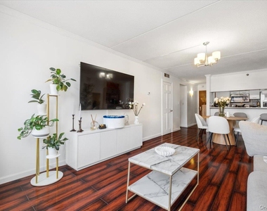 4 Martine Avenue - Photo Thumbnail 14