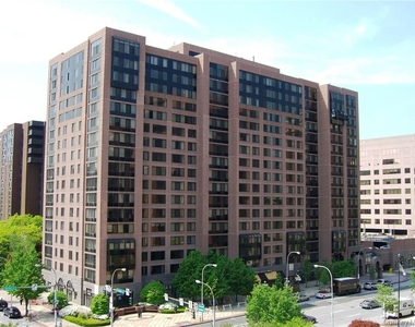 4 Martine Avenue - Photo Thumbnail 11