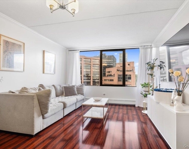 4 Martine Avenue - Photo Thumbnail 13