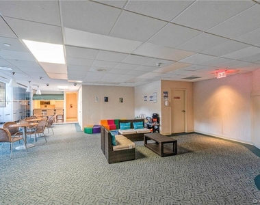 4 Martine Avenue - Photo Thumbnail 5