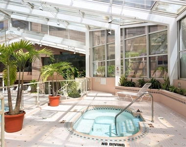 4 Martine Avenue - Photo Thumbnail 3