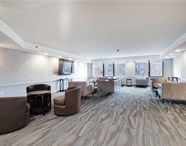 4 Martine Avenue - Photo Thumbnail 9
