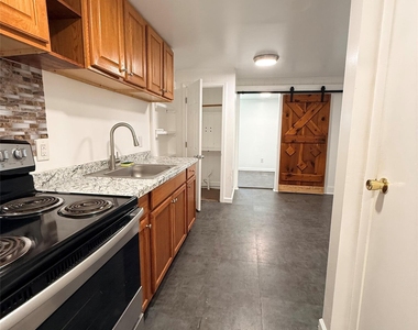 155 Main Street - Photo Thumbnail 3
