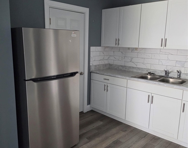 11 White Plains Avenue - Photo Thumbnail 3