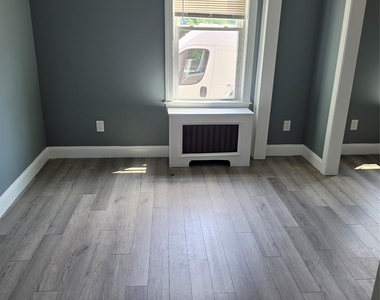 11 White Plains Avenue - Photo Thumbnail 6