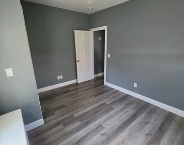 11 White Plains Avenue - Photo Thumbnail 8