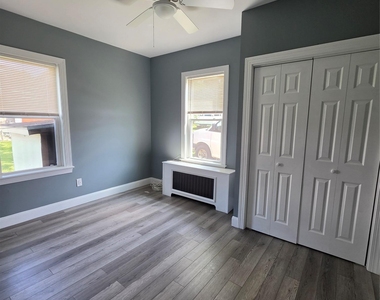 11 White Plains Avenue - Photo Thumbnail 7