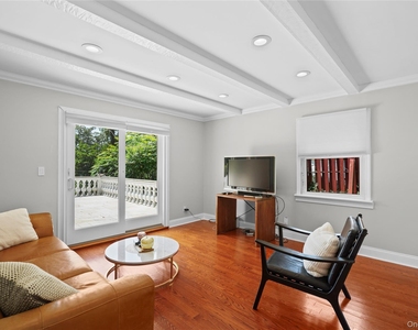 4 Hickory Drive - Photo Thumbnail 3