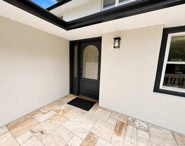 4 Hickory Drive - Photo Thumbnail 2