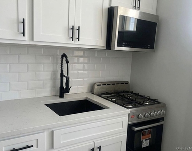 10 Oakridge Place - Photo Thumbnail 1