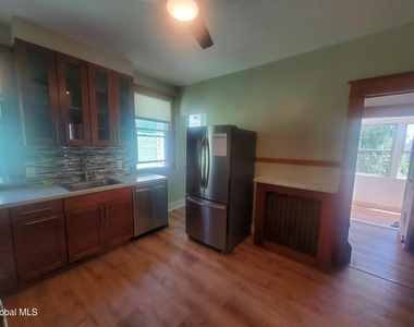 38 Summit Avenue - Photo Thumbnail 24