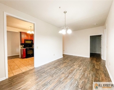 105 Regency Place - Photo Thumbnail 9