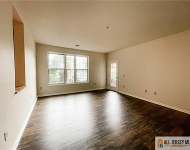 105 Regency Place - Photo Thumbnail 13