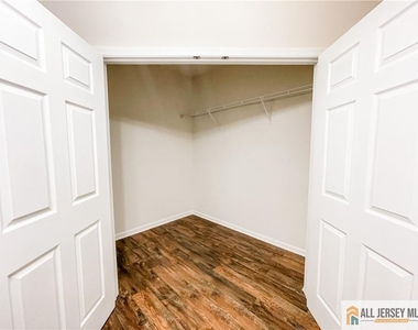 105 Regency Place - Photo Thumbnail 4